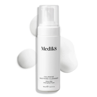 Ніжна пінка з хлорофілом для очищення чутливої шкіри Medik8 - CALMWISE™ SOOTHING CLEANSER 150 мл